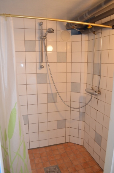 Dusch i källare.