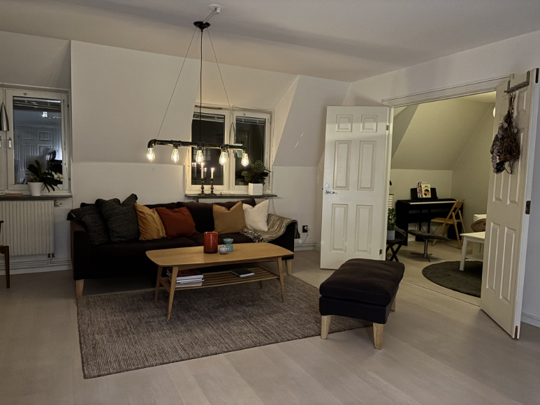 Ingång från balkong, en av två ingångar till lägenheten