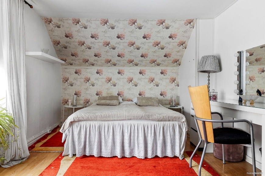 Ett av dem tre sovrummen på ovanvåningen som innefattar egen toalett dessutom