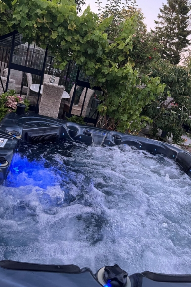 Jacuzzi finns tillgängligt för varma sommarnätter