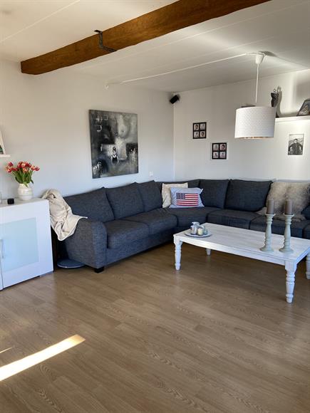 Vardagsrum med plats för många