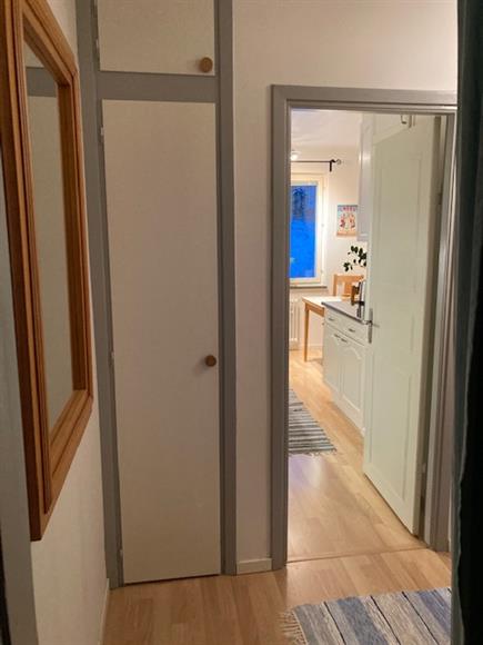 Hallen från entrédörren.