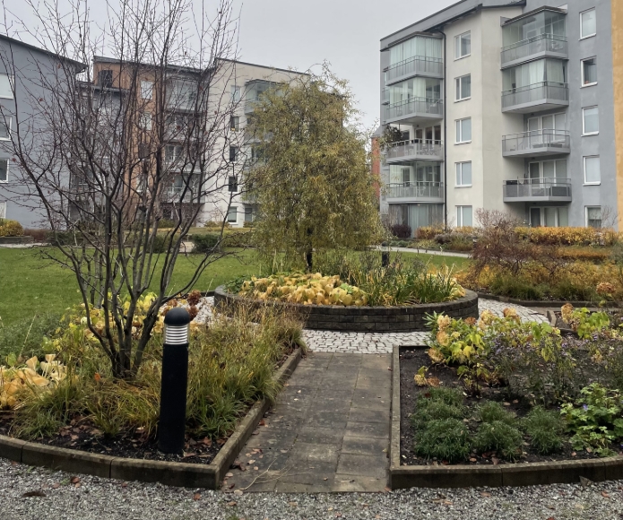 Innergården på hösten.