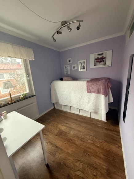 Sovrum 1 från köket