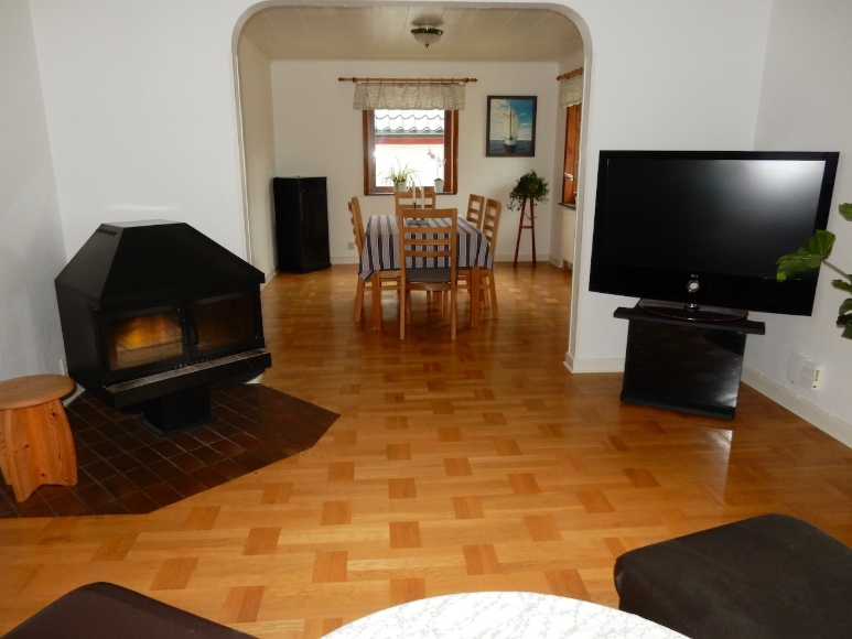 Valv mellan vardagsrum och matrum.