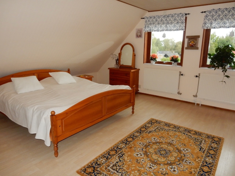 Sovrum ovanvåning norr.