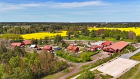 Slottsvägen 9 i Rosersberg