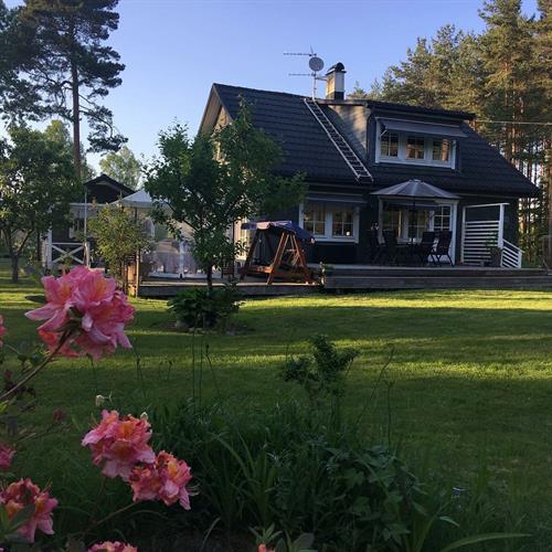 Max Joacim Wall r 45 r och bor i en villa p 130 kvm i Lvns, Hammar. Han fyller Trffa kvinnor som r singlar i Hammar! Vill du trffa singlar nra dig? Joacim Wall, Champinjonvgen 9, Hammar | unam.net