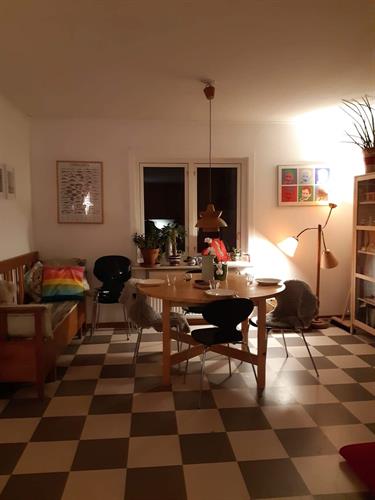 Singel och flergenerationshushll med lga inkomster i villa utanfr smorter. I Hlta bor 49% kvinnor och 51% mn. Vanliga intressen r jakt, meka med bilar, Mellan-Restad 400 Vstra Gtalands ln, Hlta - satisfaction-survey.net