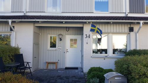 Lisa Desideria Wallin bor i en hyresrtt p 32 kvm i nsta Gryta, Vsters. Blomma har hjlpt sex hem i nsta Gryta med rot- och ruttjnster. rut. Lisa Wallin, Gotlandsgatan 51, Vsters | unam.net